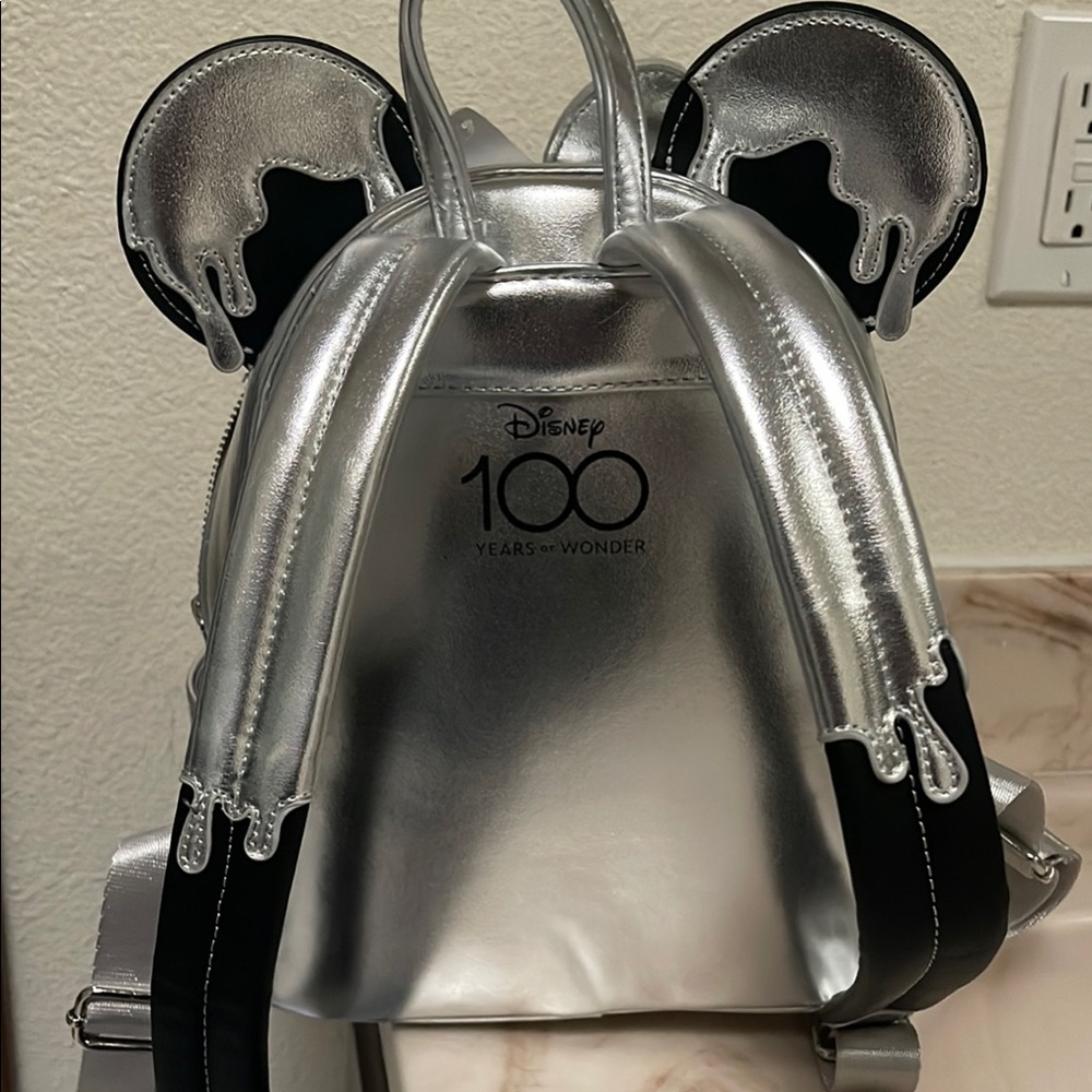 Loungefly Silver Minnie Mouse Backpack with Metallic Finish 100 year celebration - Picture 2 of 8